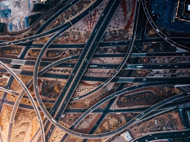 When Simplicity defeats Complexity